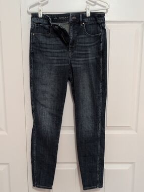 White House Black Market Women's Skinny Jeans in Dark Slate Wash